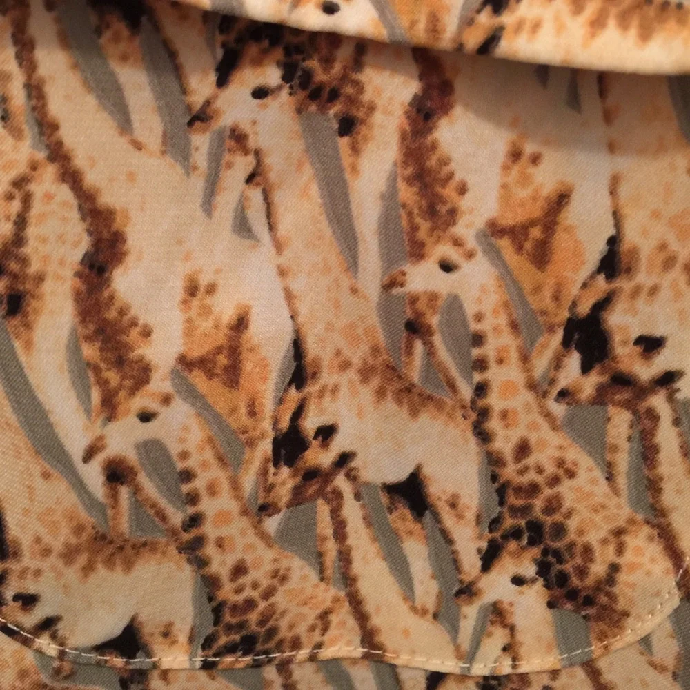 Tommy Hilfiger NWOT Giraffe Print! - Picture 3 of 5